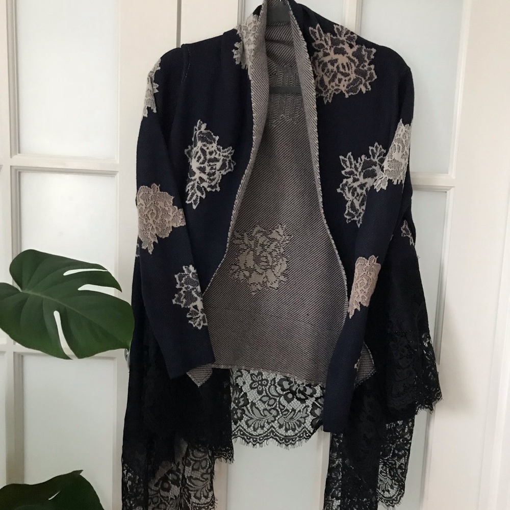 Open, drapey cardigan with lace trim